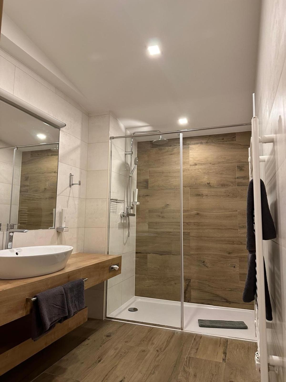 Hotel Zur Post Sankt Valentin Bagian luar foto