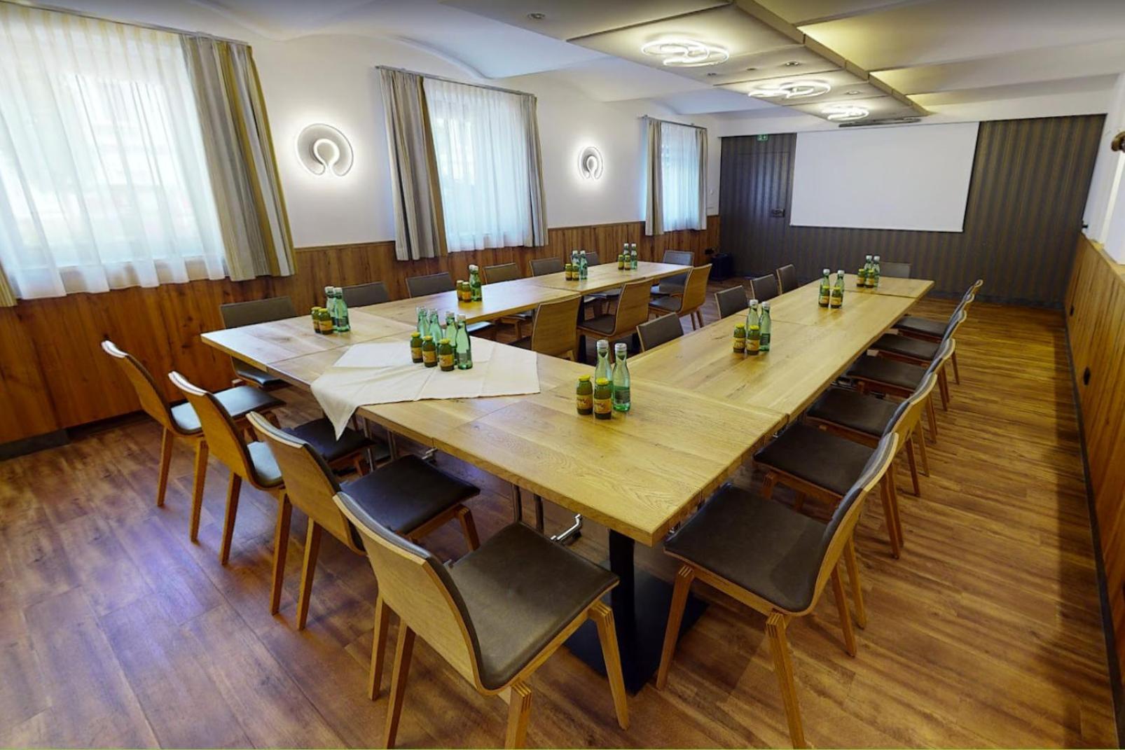 Hotel Zur Post Sankt Valentin Bagian luar foto