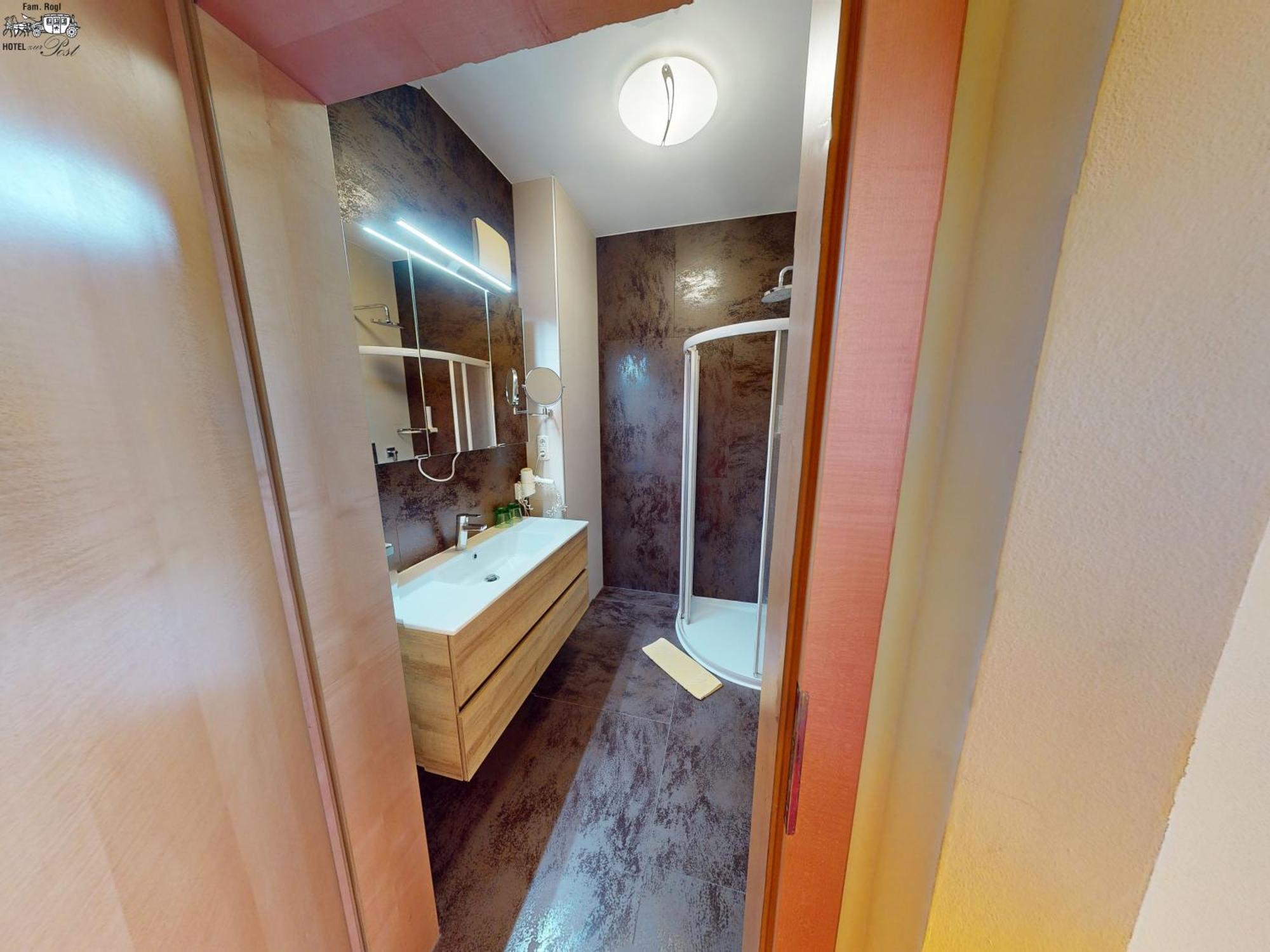 Hotel Zur Post Sankt Valentin Bagian luar foto