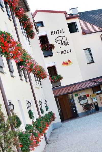 Hotel Zur Post Sankt Valentin Bagian luar foto